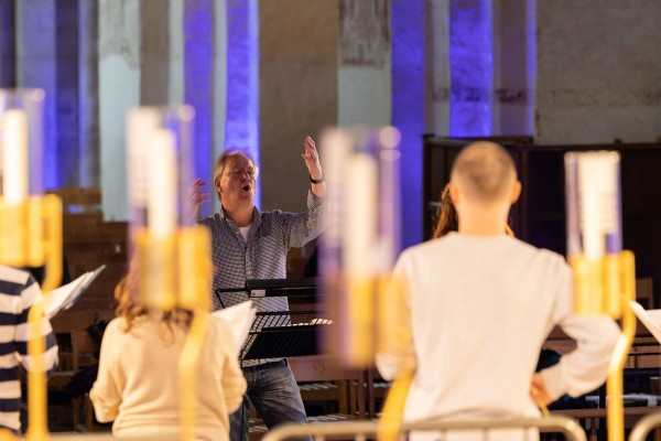 Nigel Short rehearses with Tenebrae