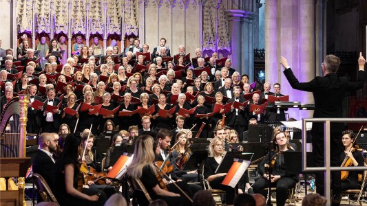 Gareth Malone conducts